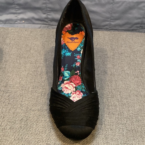 Black heel size 8.5 - Picture 3 of 3